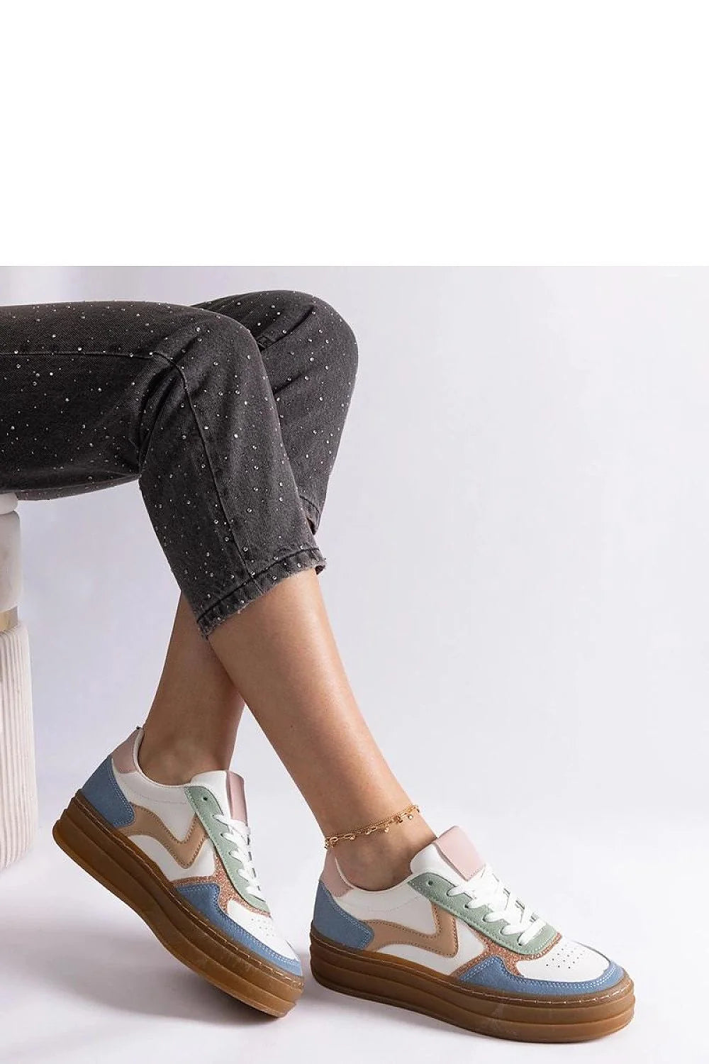 baskets femme basse mix cuir similicuir blanc empiècements pastel bleu menthe rose poudré beige semelle plateforme gum lacets