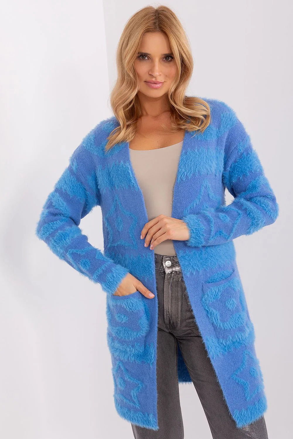 Cardigan pour femmes style décontracté couleur bleue vibrante motifs géométriques matériau doux longueur cuisses manches longues