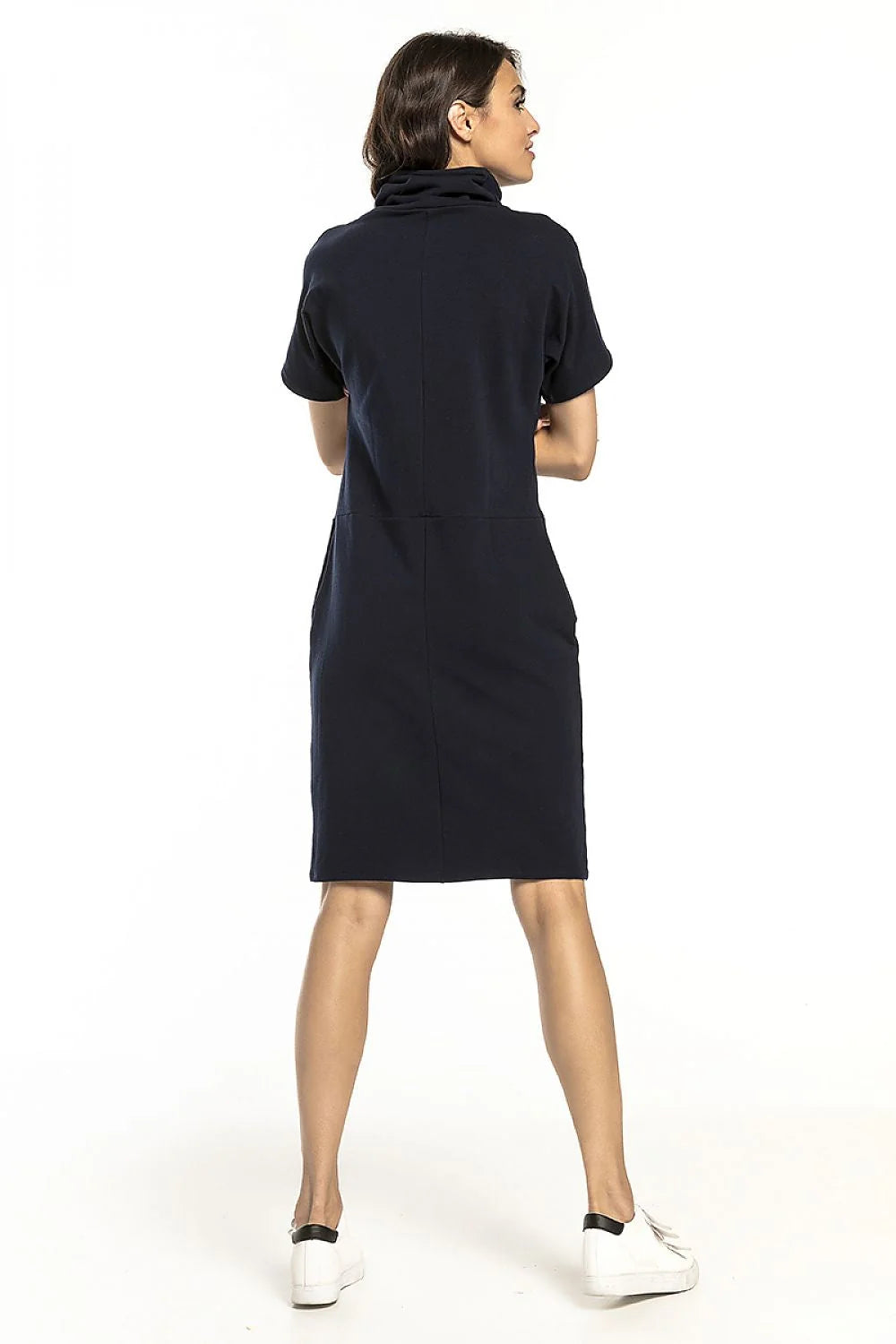 Robe élégante en maille noire douce ajustée silhouette chic pour femmes soirées et réunions