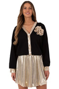 Robe moderne élégante pour femmes couleur noire et dorée en polyester manches longues encolure V fleur dorée jupe plissée occasion spéciale