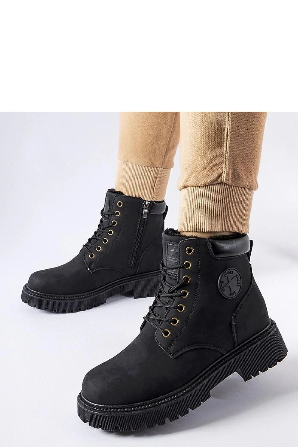 Bottes de trappeur noires en cuir doublées, fermeture à lacets, style robuste et moderne, femmes, confort et durabilité