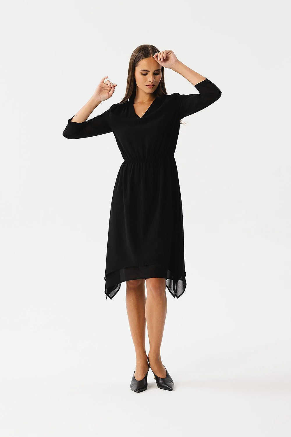 Robe cocktail élégante noire mousseline de soie encolure V manches 3/4 ourlet asymétrique femme taille ajustable