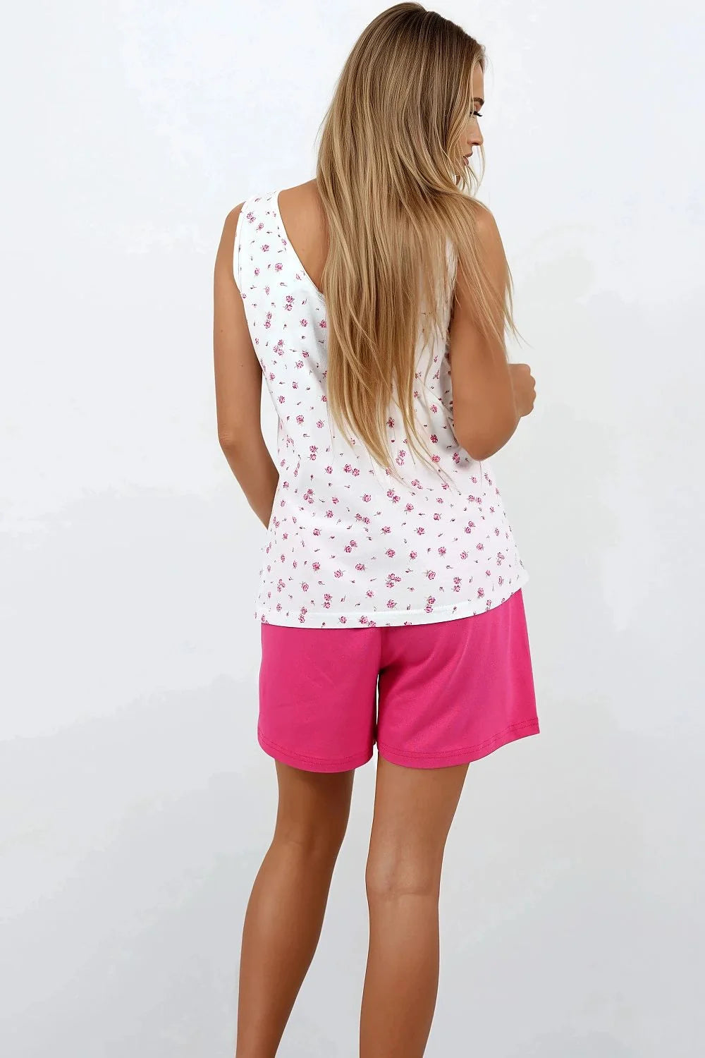 Pyjama pour femme deux pièces tank top et short floral motif rose clair élastique à la taille tissu respirant pour nuits chaudes détente à domicile