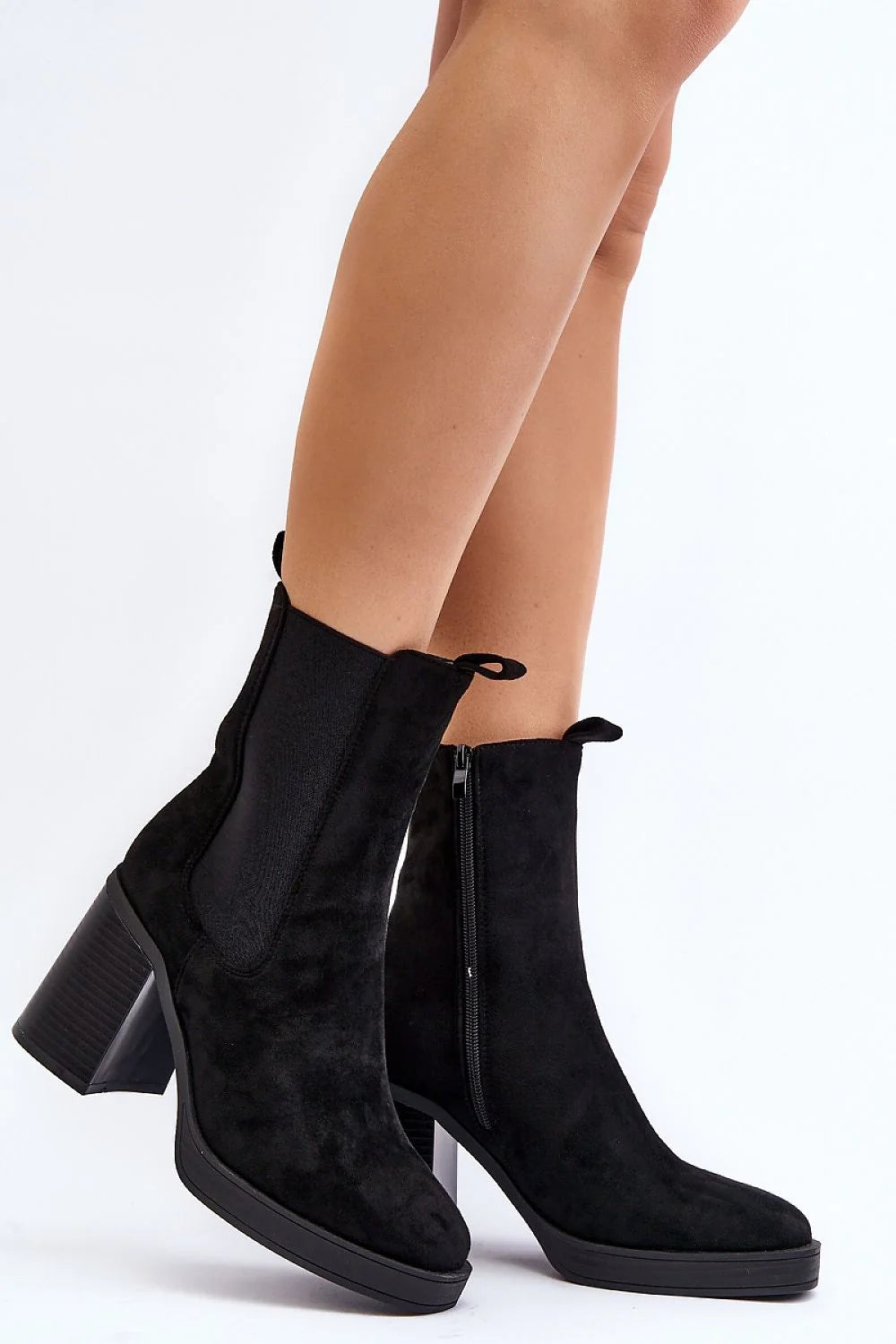 bottines femme suédine écolo talon carré haut chelsea cheville arrondi semelle caoutchouc zip latéral empiècements élastiques doublure sac matelassé dorée