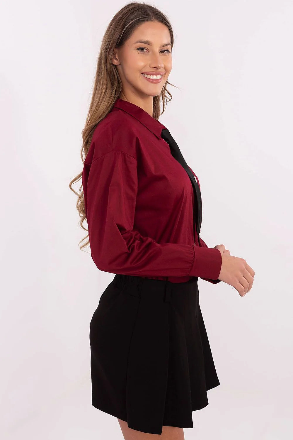 Chemise manche longue Italy Moda en coton élasthanne, col classique, cravate amovible, rouge bordeaux, coupe ajustée, femme élégance intemporelle
