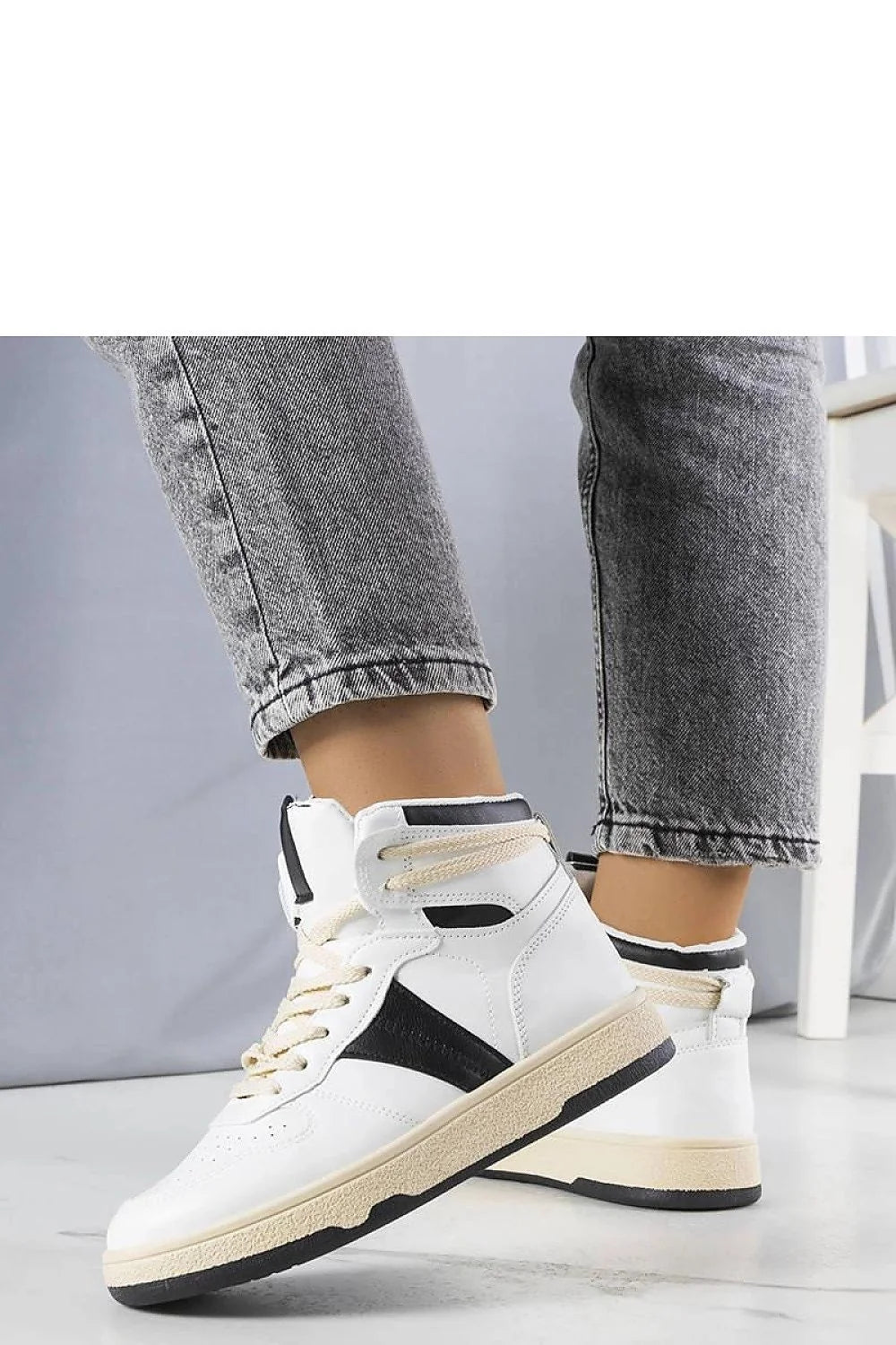 Baskets montantes femme design moderne épuré simili-cuir blanc noir beige confort adhérence occasions quotidiennes style sportif rétro années 80