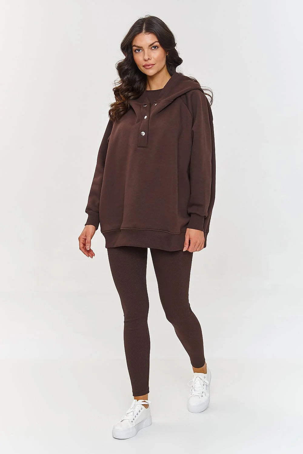 Ensemble mode femme Makadamia, sweatshirt hooded oversized, leggings slim dark brown, style casual contemporain, confort optimal, polyvalent, occasions décontractées