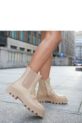 Bottines femme style urbain chic moderne cuir beige élastique latéral semelle épaisse talon haut boucle dorée