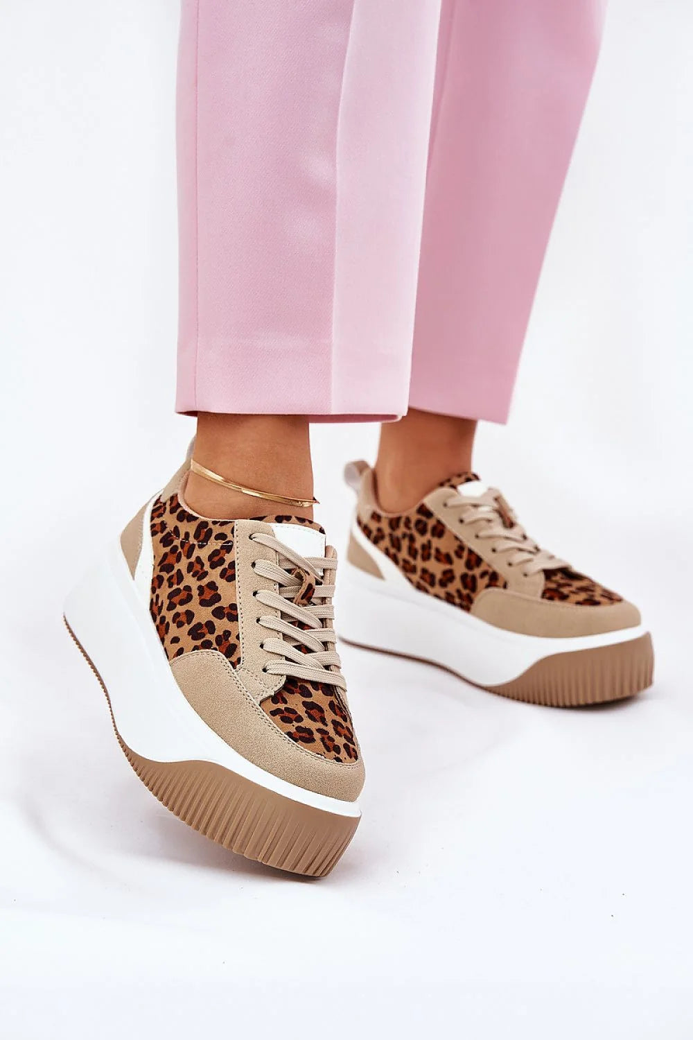 Chaussures de sport femmes tendance modernes semelle plateforme animal motif léopard cuir suédé ecofriendly confortable style quotidien