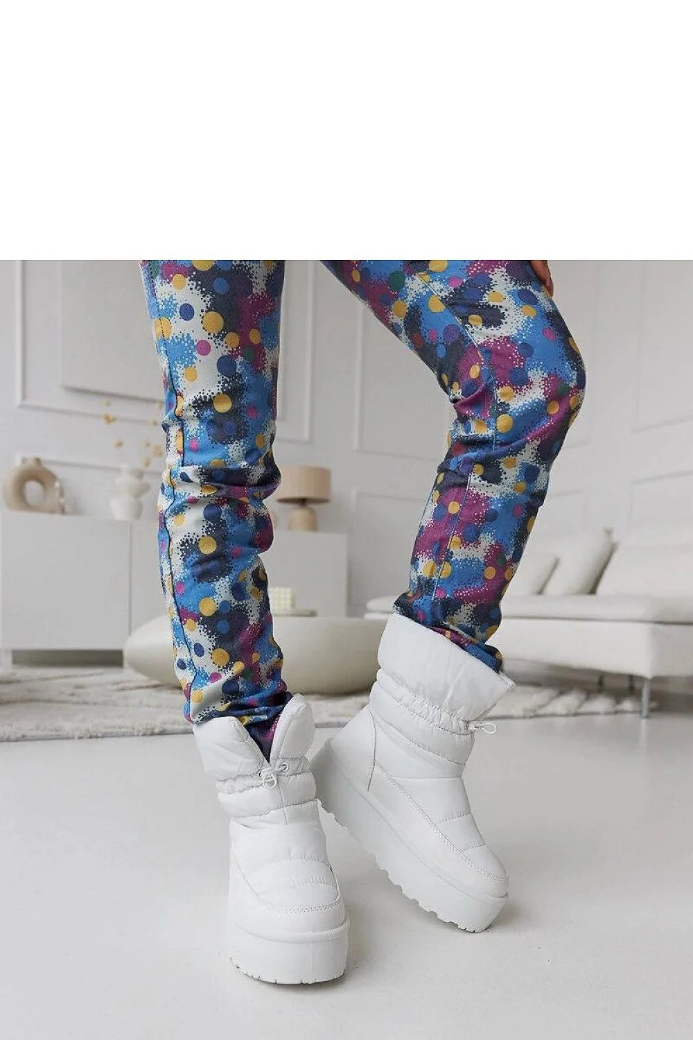 Pantalon et bottines mode femmes multicolore pois blanc polaire chic hiver confortable ensemble trendy