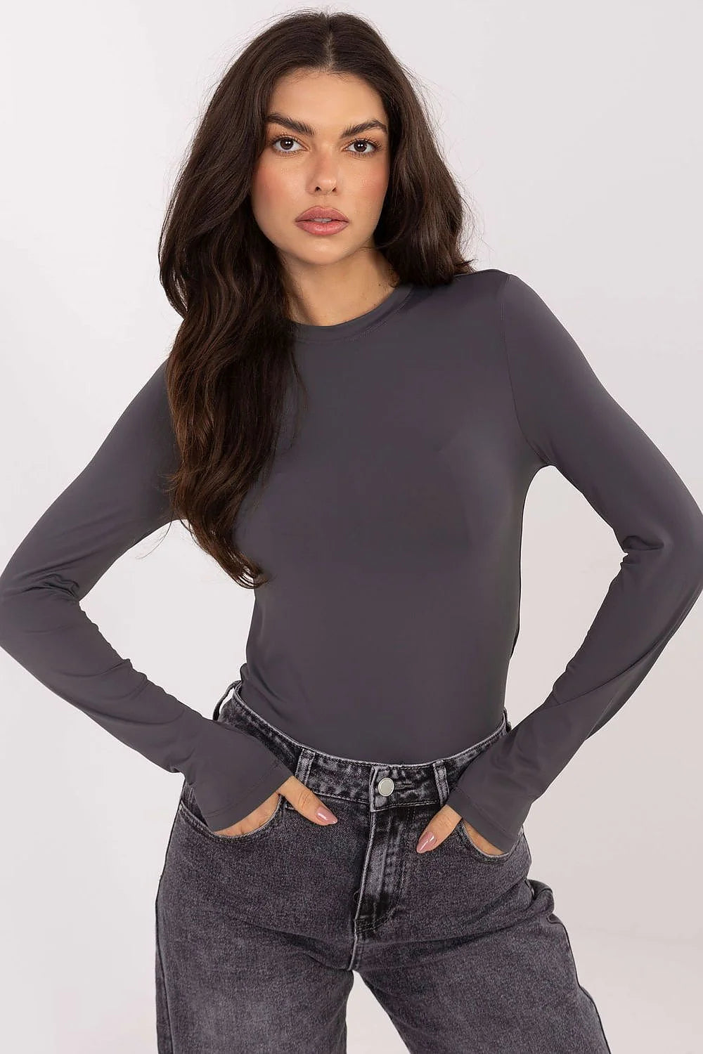top femme manches longues coupe moulante col rond gris anthracite jersey stretch microfibre lisse poignets allongés confortable silhouette épurée