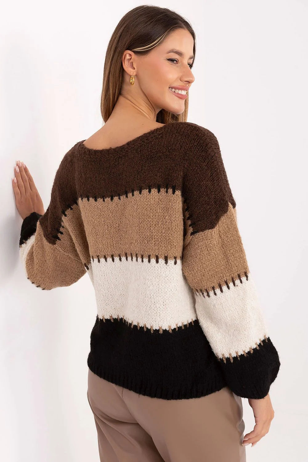 pull femme maille épaisse colorblock larges rayures brun foncé camel écru noir coupe boxy courte manches longues col rond doux