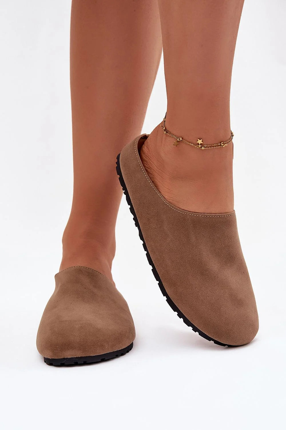 mules femme slipon suédine écologique taupe daim synthétique bout rond dos ouvert semelle épaisse crantée antidérapante intérieure profilée confort minimaliste