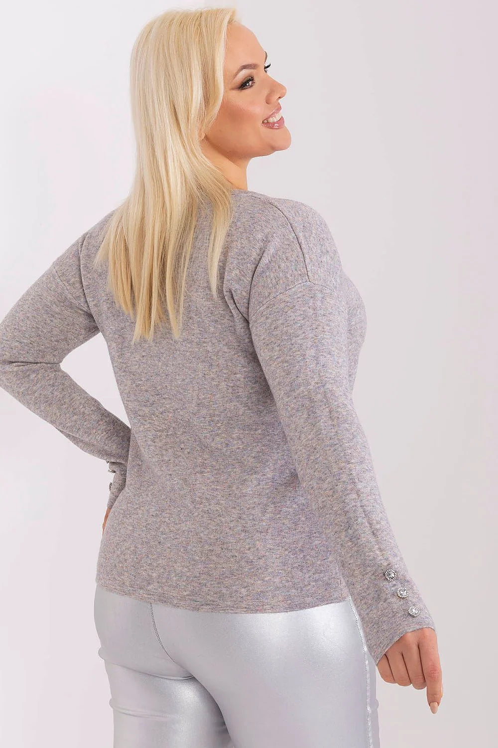 Pull-over pour femme plus size en viscose, coupe ajustée, col V, manches longues, boutons décoratifs, couleur grise chinée