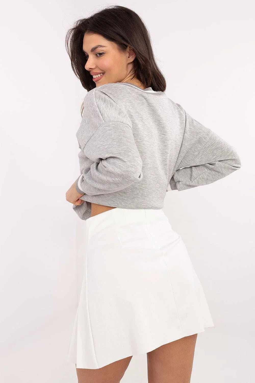 Sweatshirt gris embroidered Lucky bear & Jupe blanche plissée set femme casual polyvalent