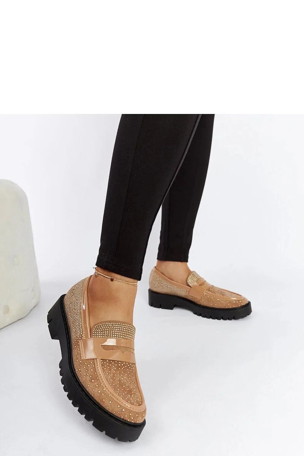 mocassins plateforme Solea cuir synthétique brillant doré beige élégants femmes semelle épaisse crantée noire confortables durables raffinés intemporels sophistiqués polyvalents
