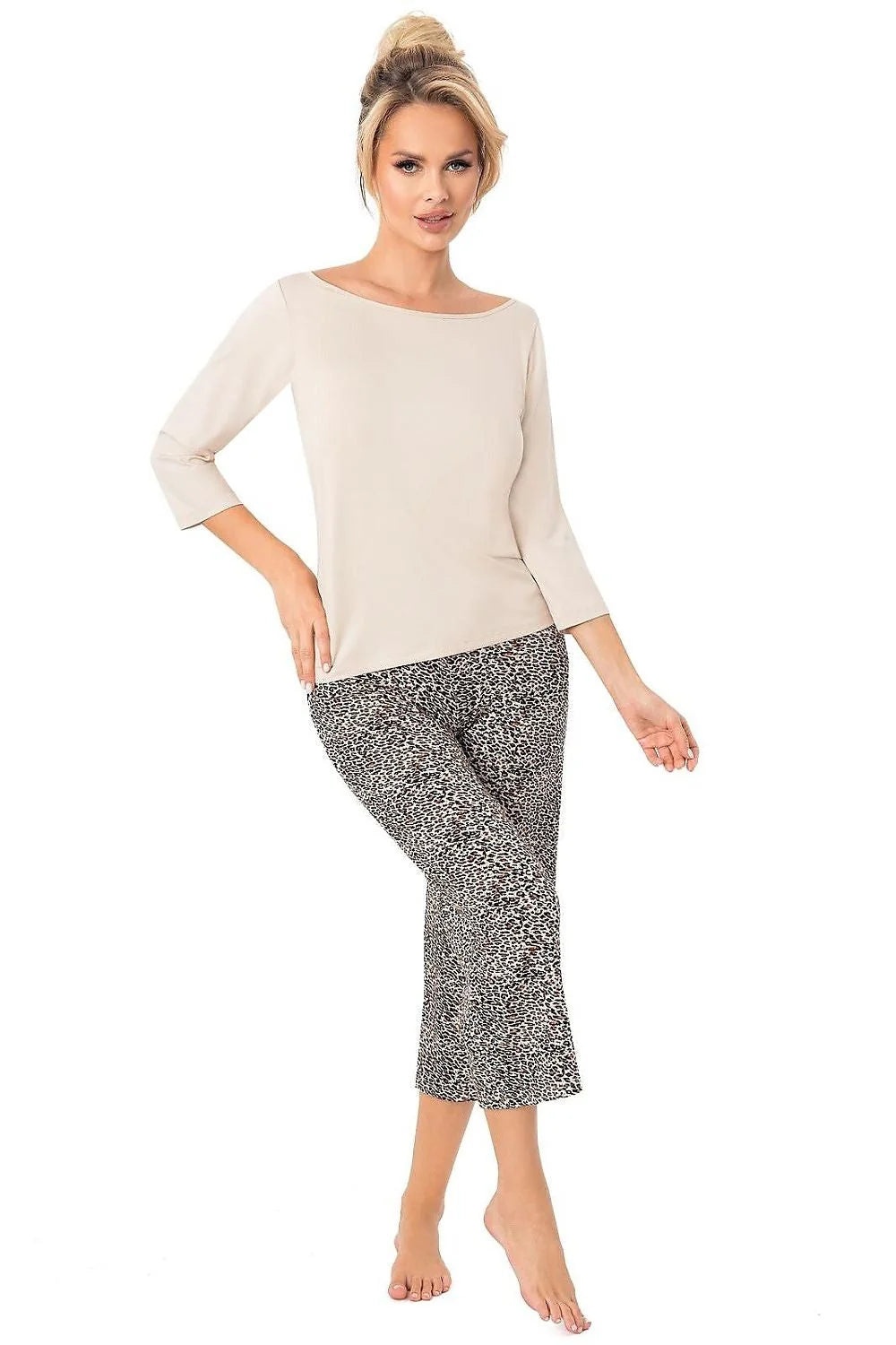 pyjama femme viscose délicate respirante confortable ajustée silhouette haut manches trois quarts encolure bateau pantalon taille élastique imprimé léopard