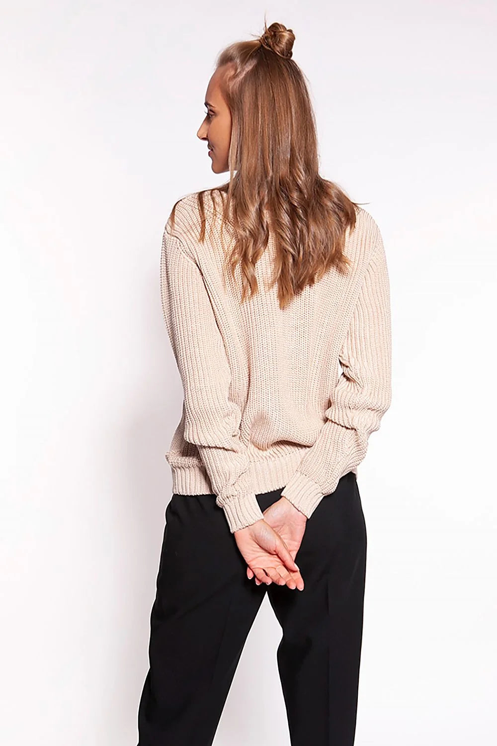 Pull femme élégant col V profond coupe relaxée texture côtes beige neutre coton acrylique 50 50
