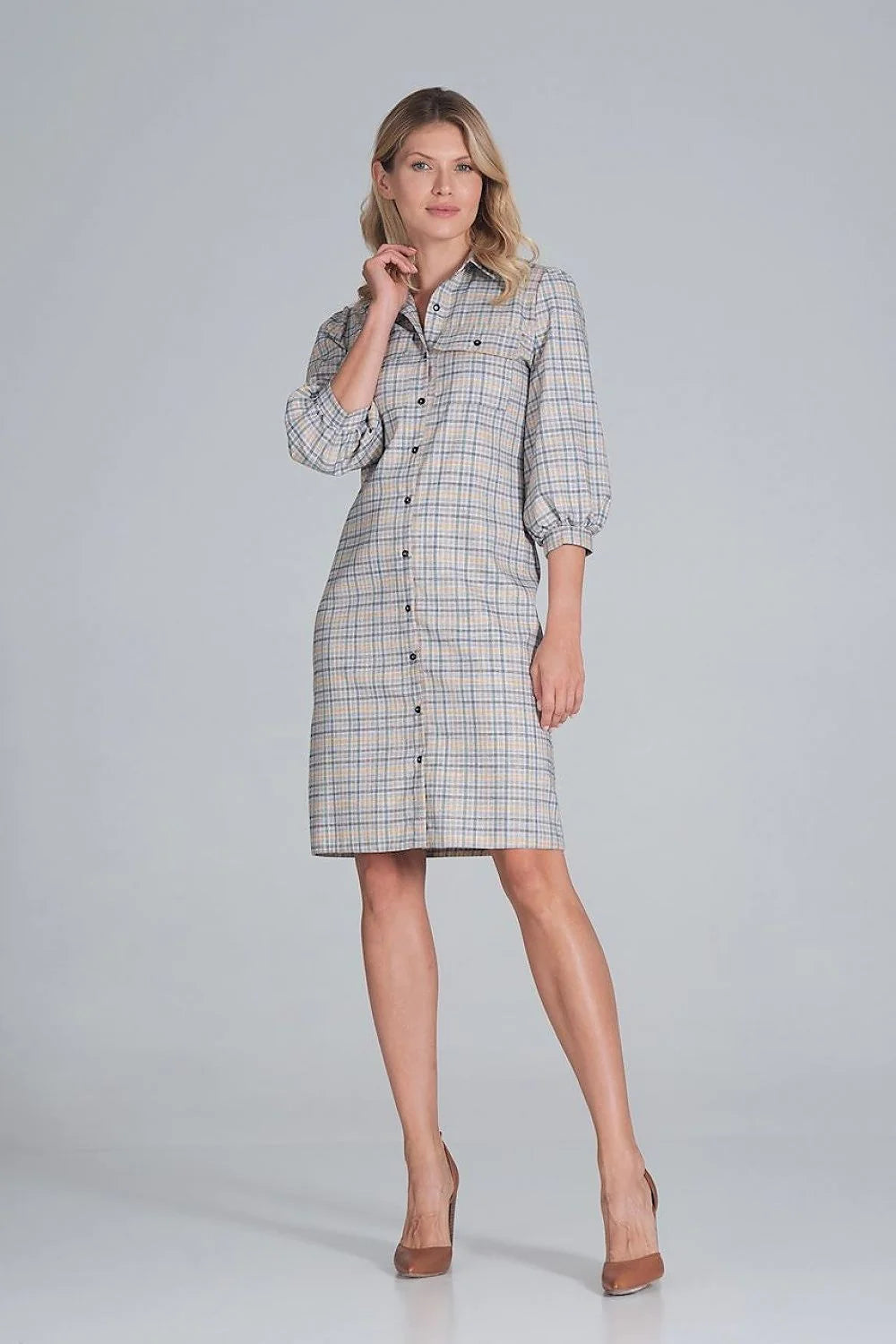 robe chemise midi beige polyester coupe semi ajustée col revers manches troisquarts bouffantes poignets boutonnés poches poitrine boutons noirs