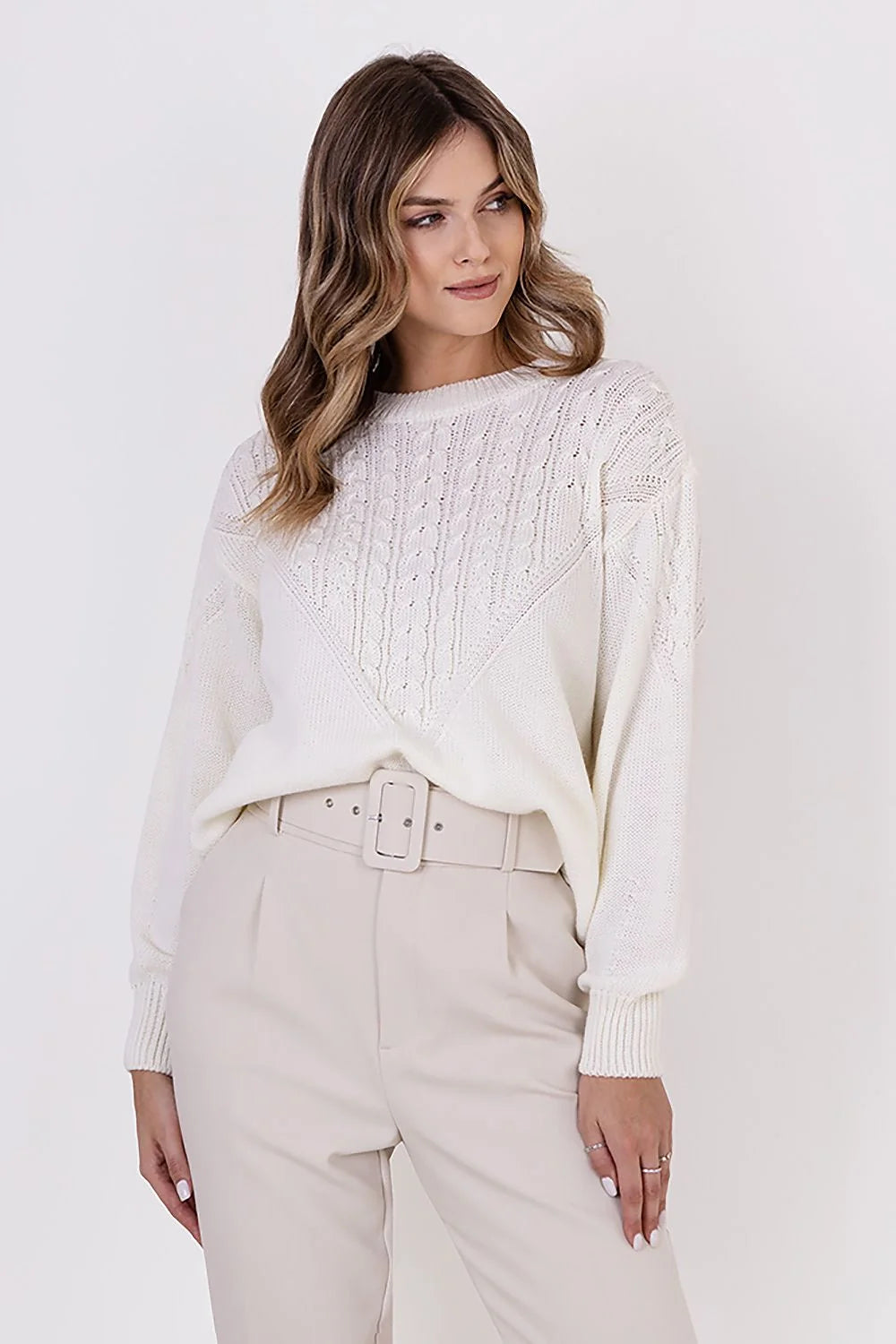 chandail femme écru ivoire maille torsadée encolure ronde manches longues poignets côtelés coupe légèrement oversize blousante