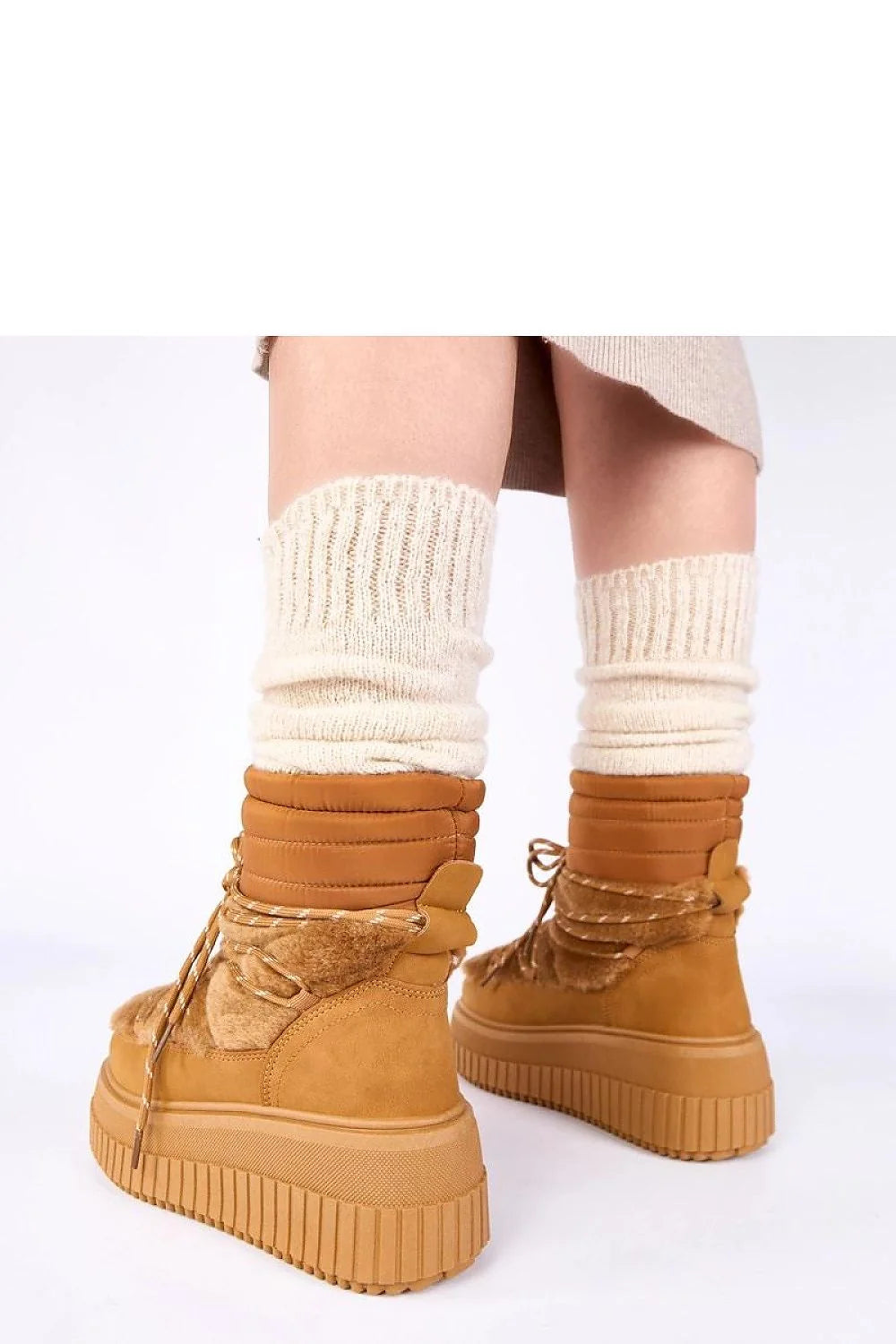bottes neige femme camel suédine matelassée fausse fourrure lacets tressé plateforme épaisse semelle crantée caoutchouc isolation thermique antidérapante confort urbain