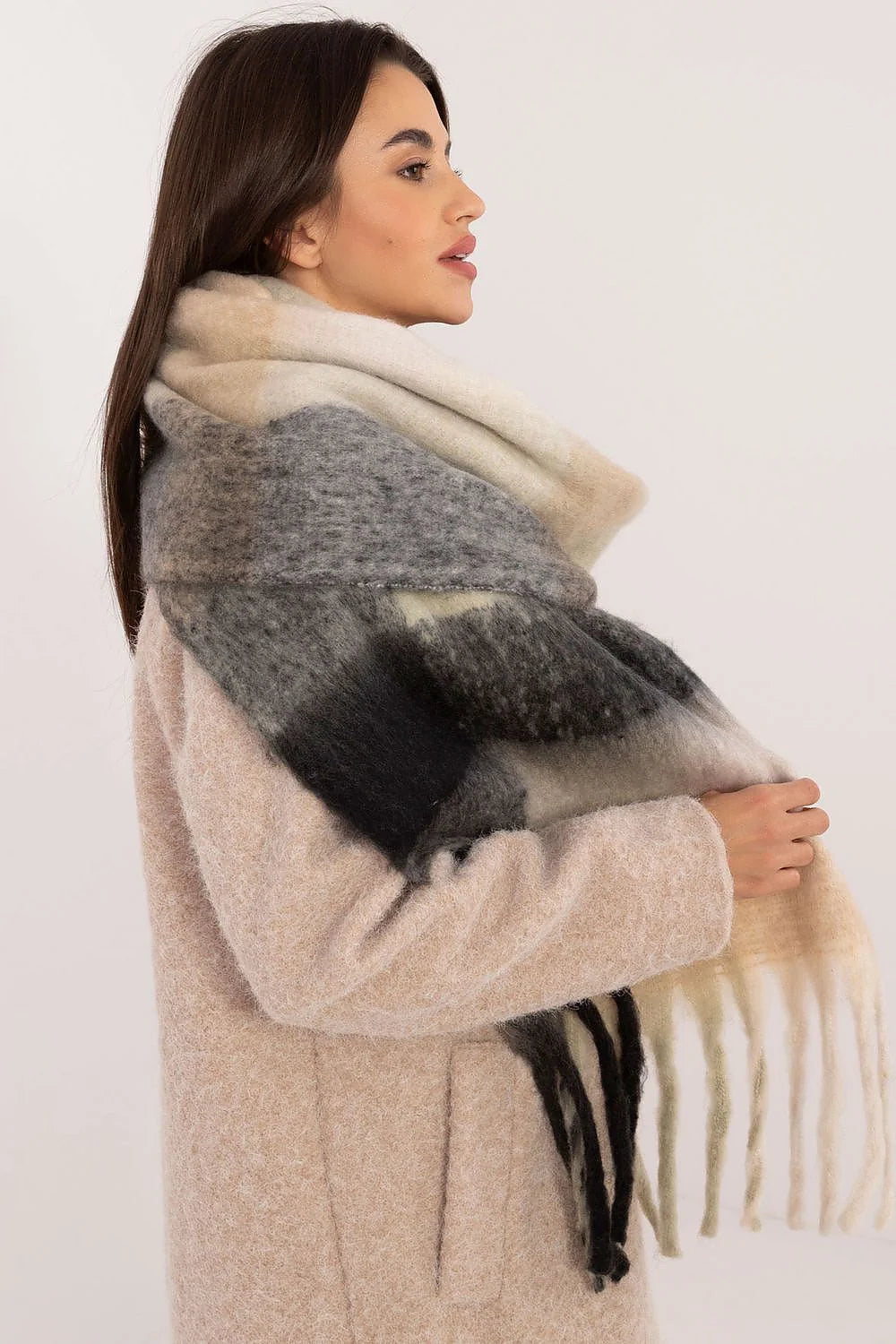 Écharpe douce pour femmes en laine longue à franges coloris neutres hiver automne élégante et chaude