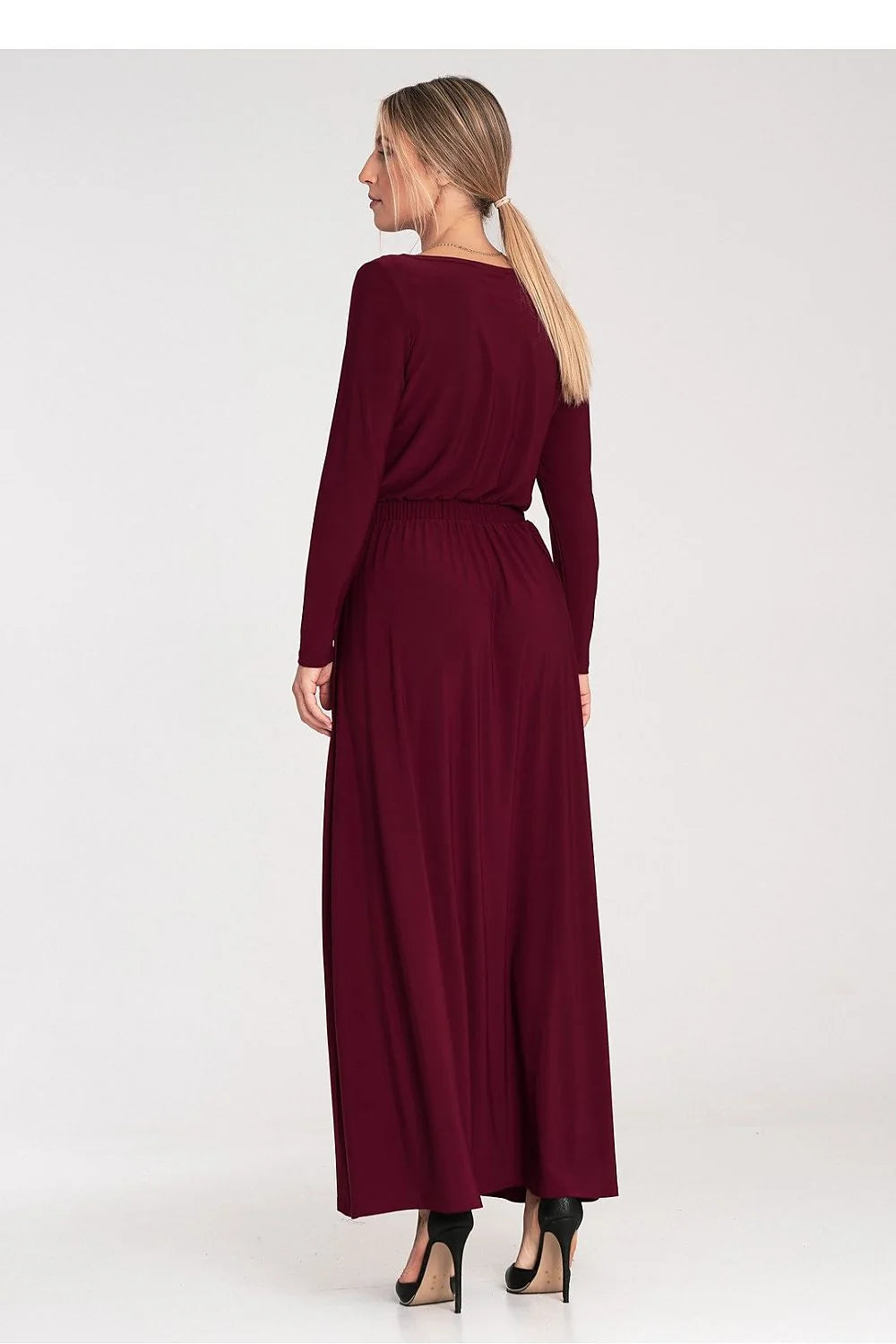 Robe de jour élégante et raffinée pour occasion formelle ou semi-formelle, manches longues, encolure en bateau, ceinture élastique, silhouette fluide, couleur bordeaux, en polyester et élasthanne, taille S-M-L-XL