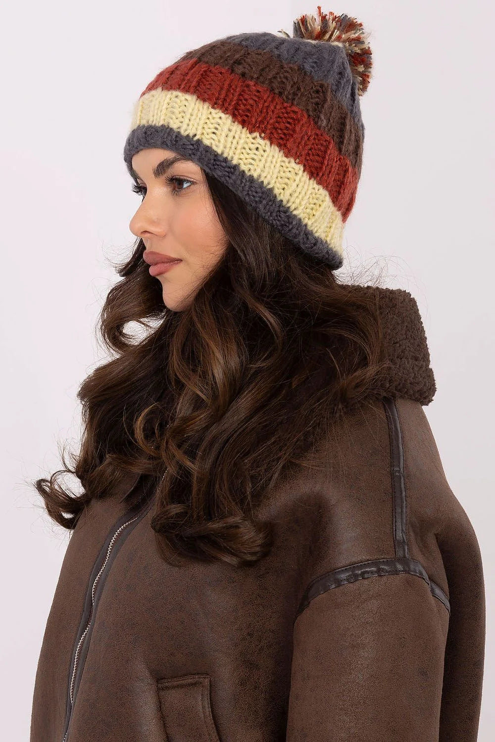 Bonnet d'hiver en tricot pour femme style casual bandes colorées pompon duveteux chaleureux et confortable