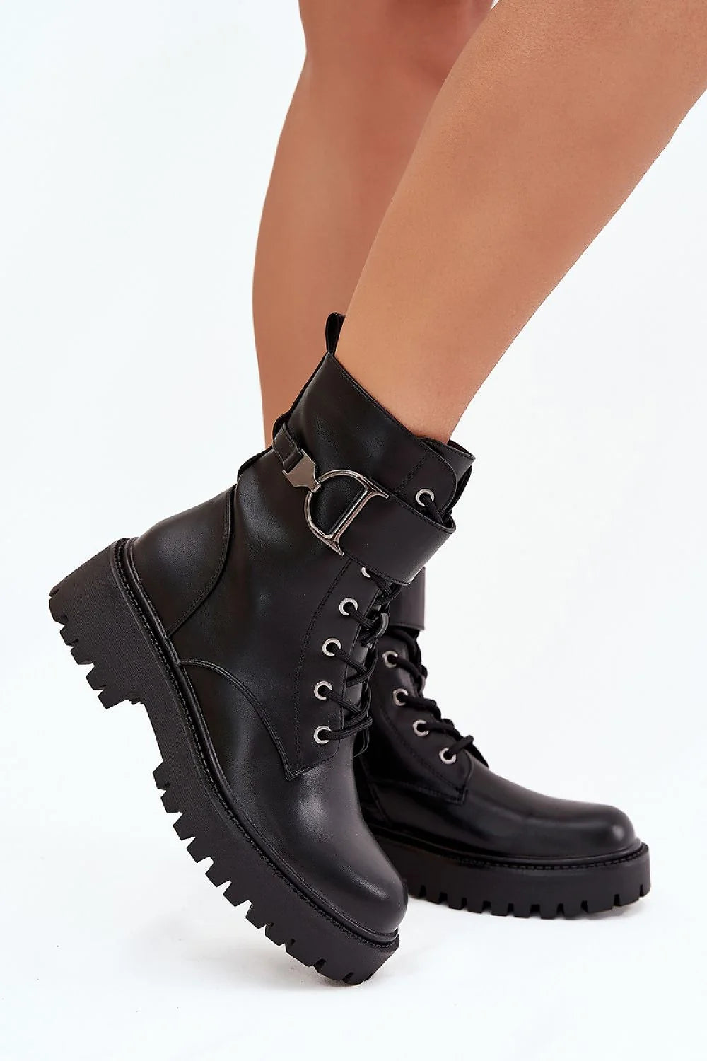 bottines femme montantes rangers noir similicuir lacets œillets métalliques bride boucle velcro doublure peluche chaude plateforme crantée semelle adhérente confortable