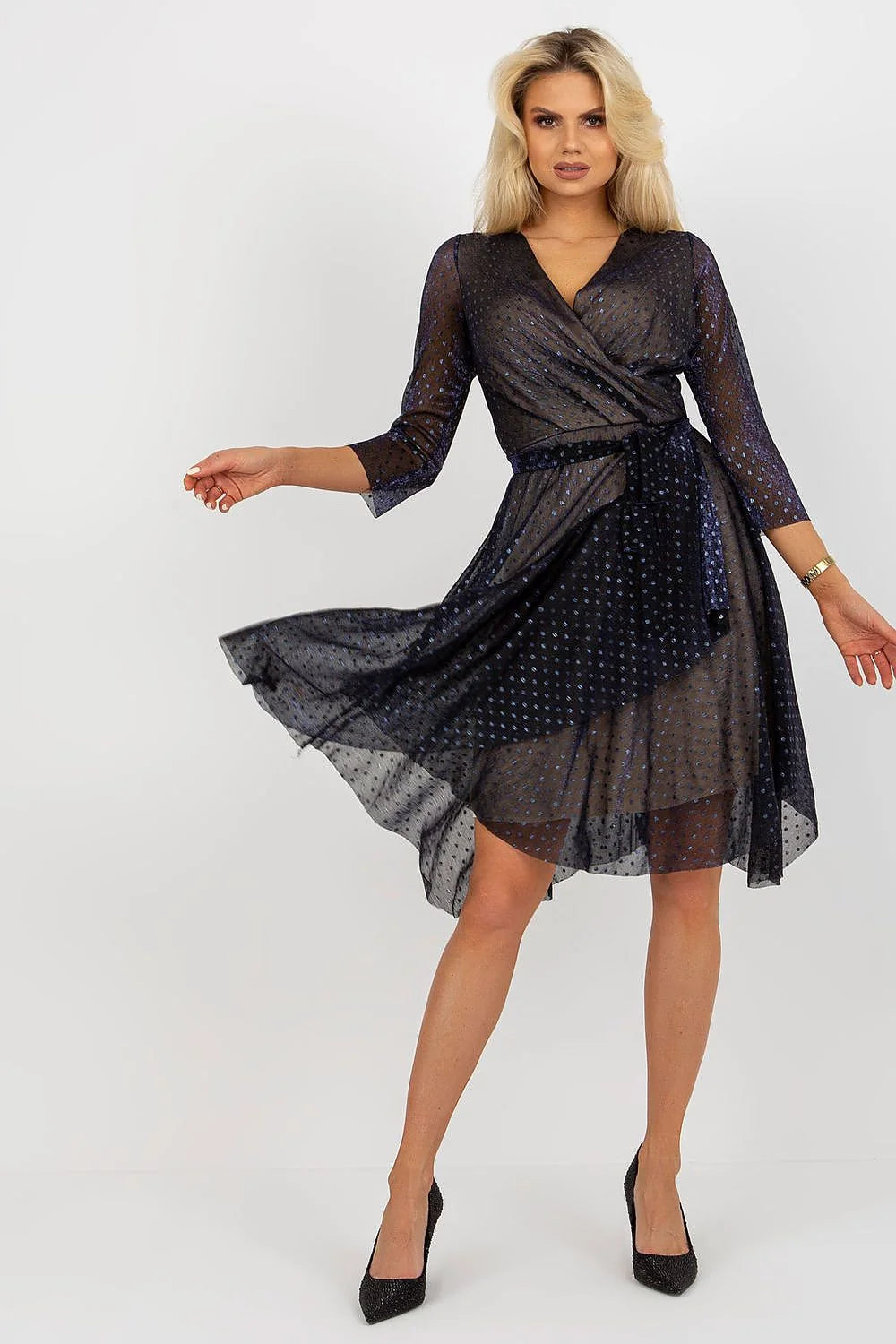 Robe de cocktail élégante transparente pois bleu nuit manches 3/4 décolleté V ceinture taille ajustable jupe asymétrique femme
