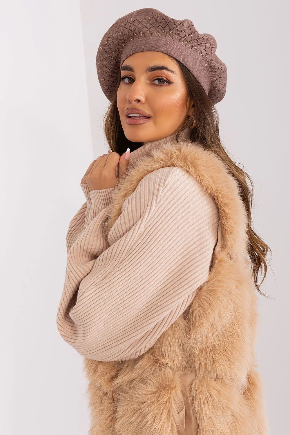 béret femme maille taupe rosé cachemire coton acrylique losanges strass dorés bord côtelé coupe ajustable doux chaud élégant urbain raffiné