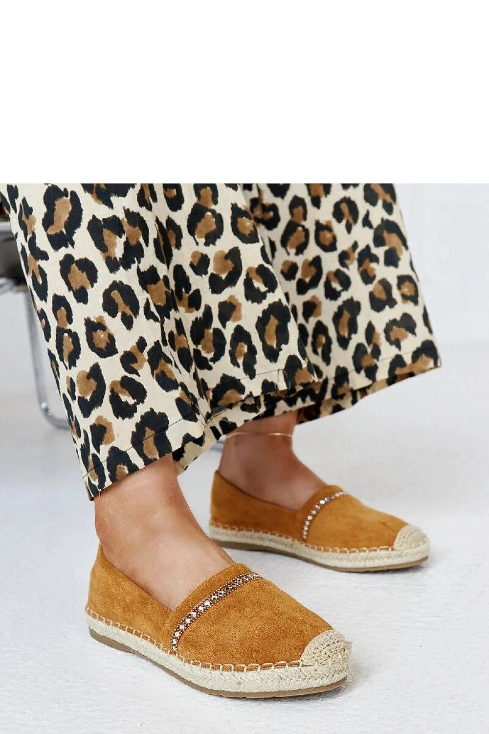 espadrilles abia suédine caramel zircons jute tressée semelle caoutchouc confortable rembourrée slipon bout renforcé coutures apparentes coupe ronde