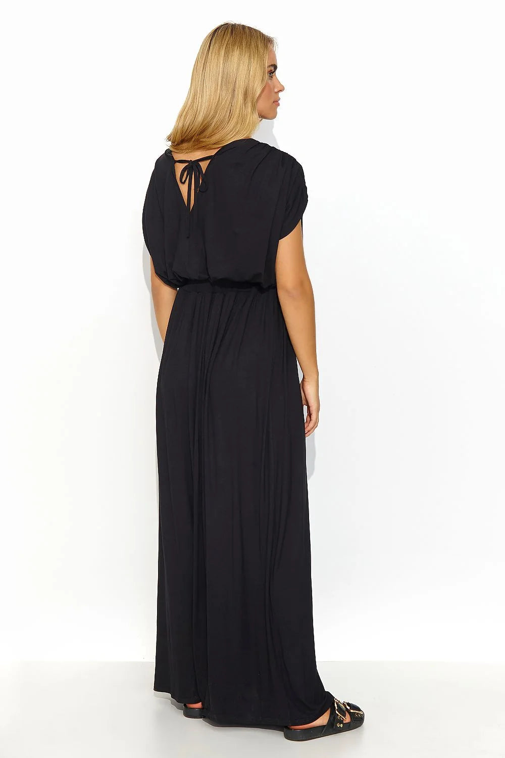 Robe élégante longue sans manches en tissu fluide noir pour femme, occasion soirée ou événement