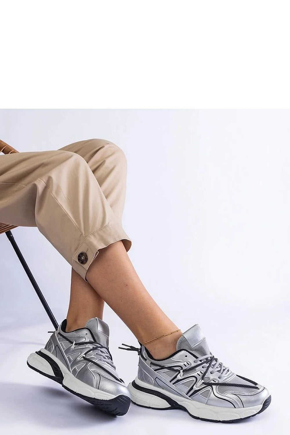 Baskets pour femmes élégantes en argent avec semelle massive Colunga Hurtado cuir artificiel confort style urbain
