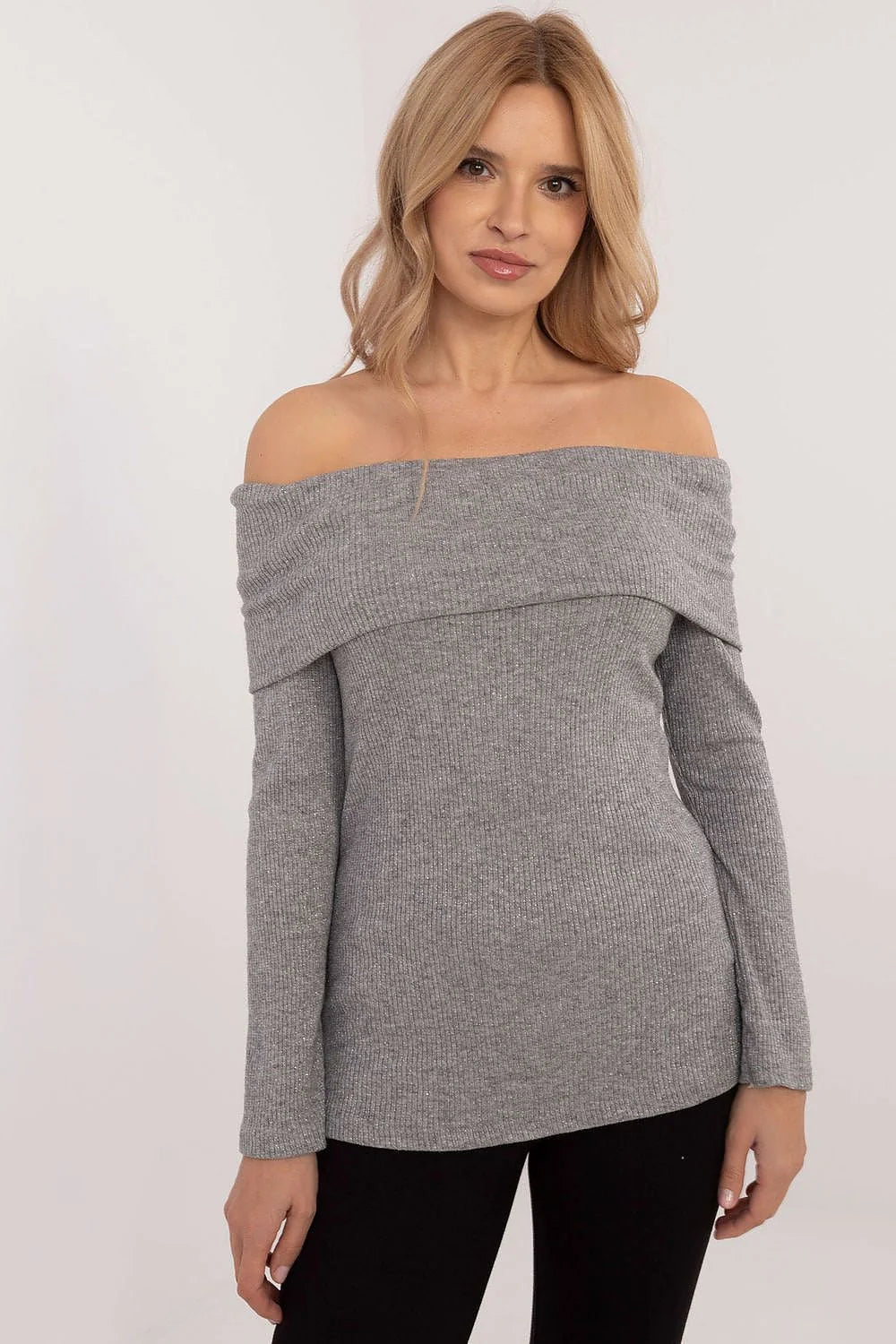 Haut féminin élégant en maille côtelée manches longues épaules dénudées couleur gris chiné coupe ajustée