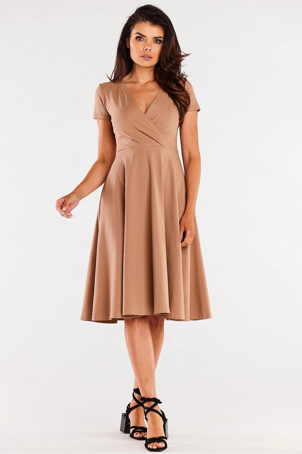 robe midi beige jersey coton stretch col V cache coeur manches courtes taille marquée jupe évasée genoux fluide