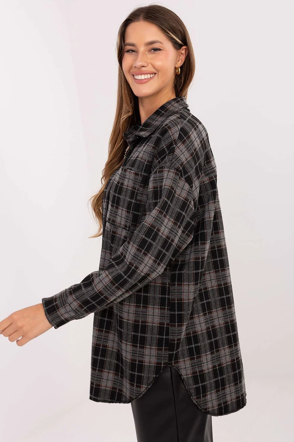 chemise femme flanelle douce carreaux gris noir lignes bordeaux oversize coupe longue manches longues poche poitrine broche amovible confortable polyvalente