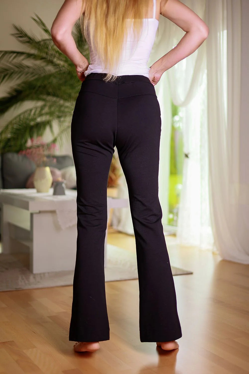 pantalon femme Mirale taille haute coupe évasée jersey coton elastane extensible noir ajusté cuisses cheville empiècement V maintien confort élégant