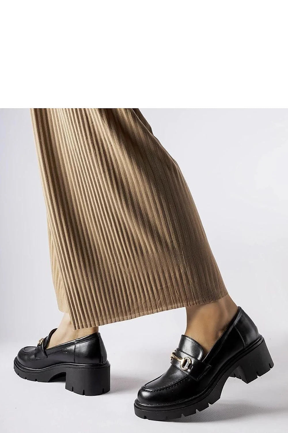 Mocassins pour femmes design chic et sophistiqué cuir noir semelle épaisse doré occasionnels soirées ville