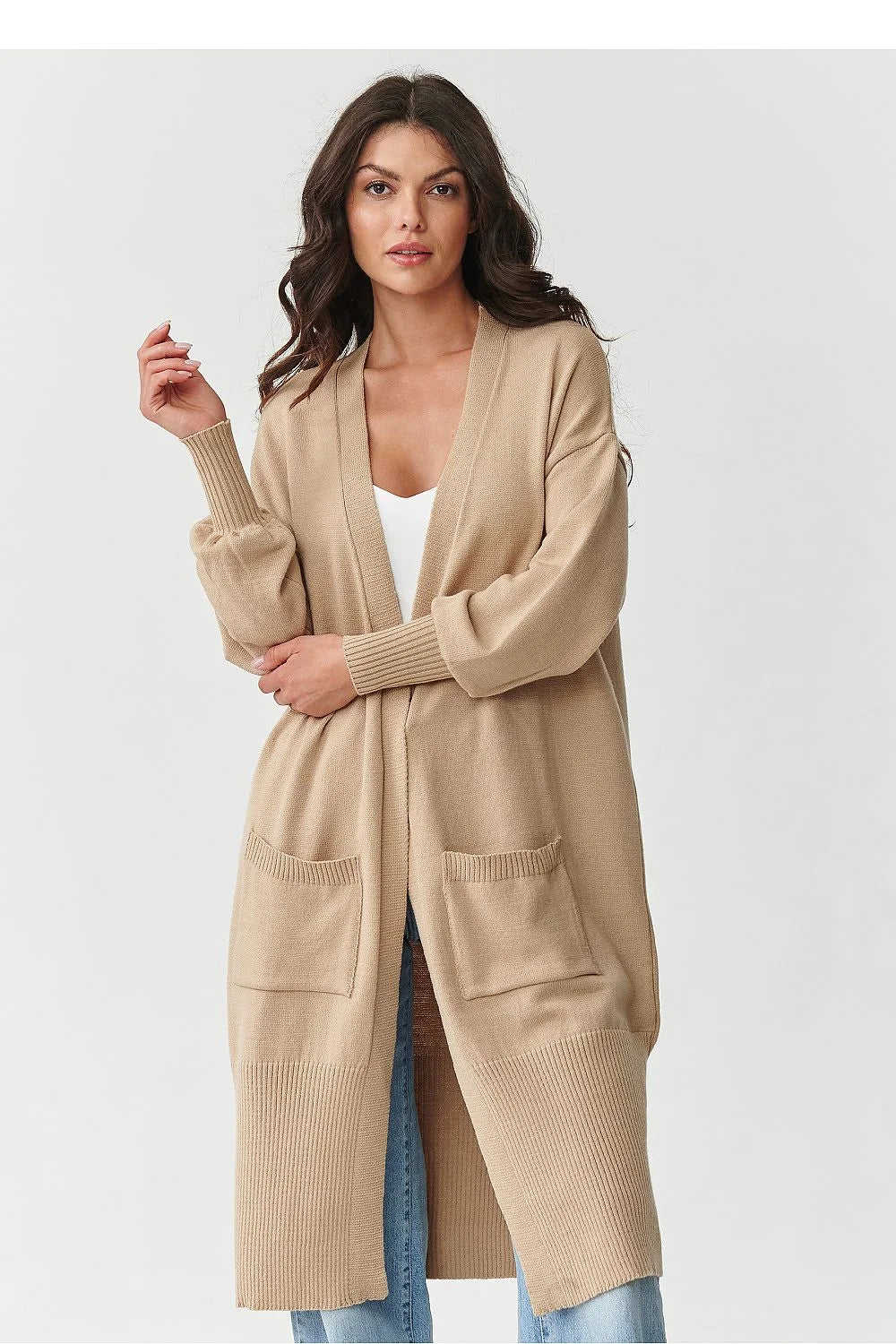 cardigan long oversize femme maille douce camel beige midi poches plaquées manches ballon poignets côtelés ourlet côtelé confortable élégant intemporel