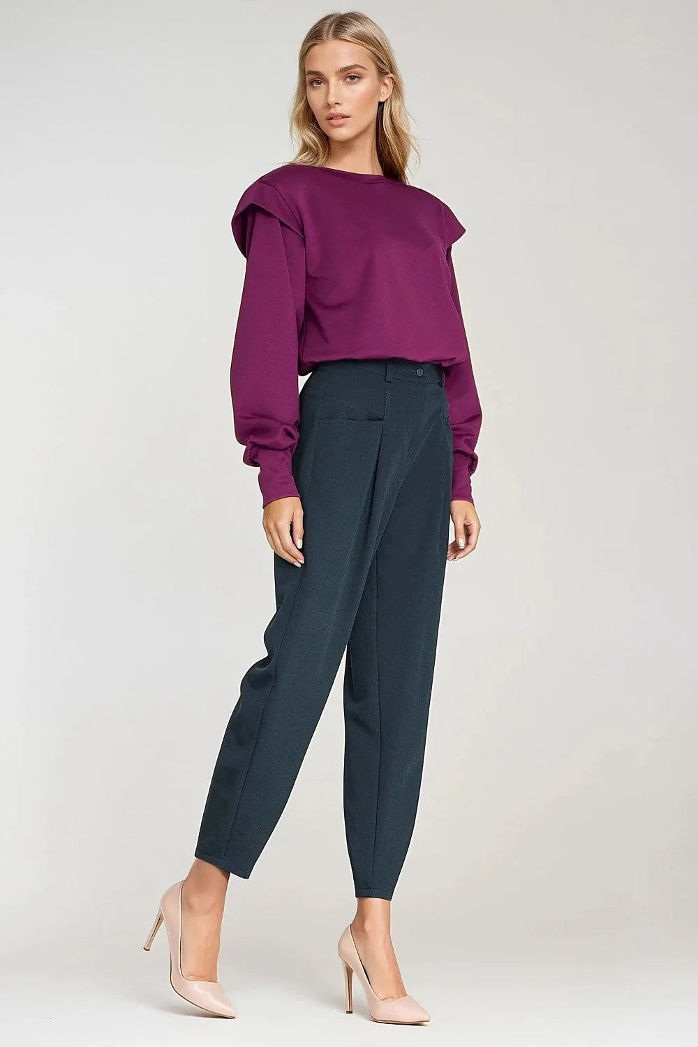 sweatshirt femme oversize col rond manches longues épaules structurées épaulettes poignets larges base droite tissu mat prune polyvalent décontracté chic