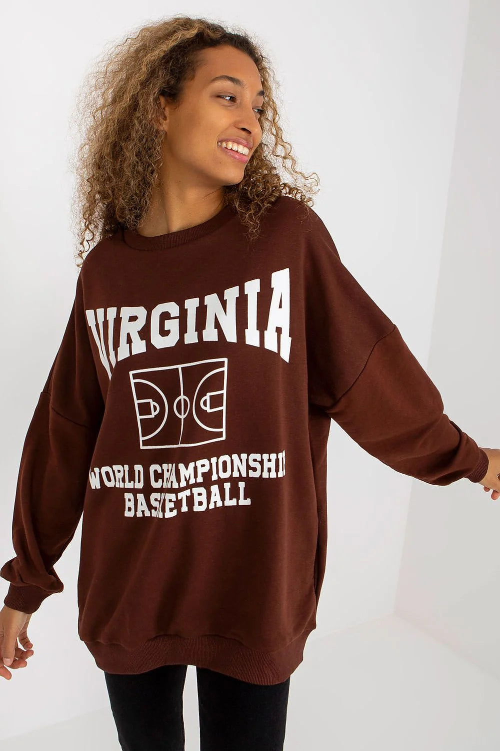 Sweatshirt oversize noir pour femme manches longues style sportif graphique basket court baskets urban streetwear