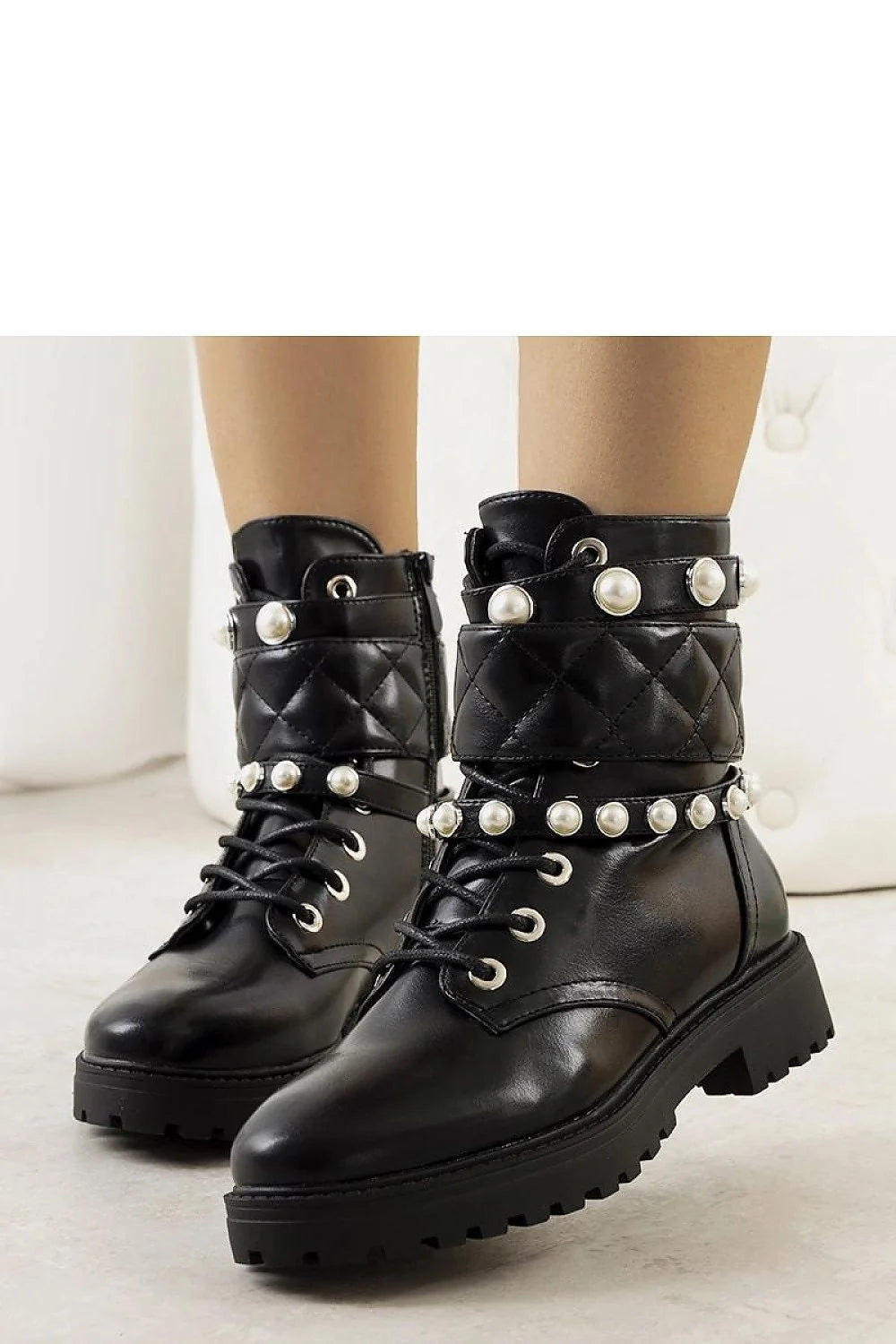 Bottes en cuir noir chic et robuste avec perles blanches pour mode automne-hiver femme