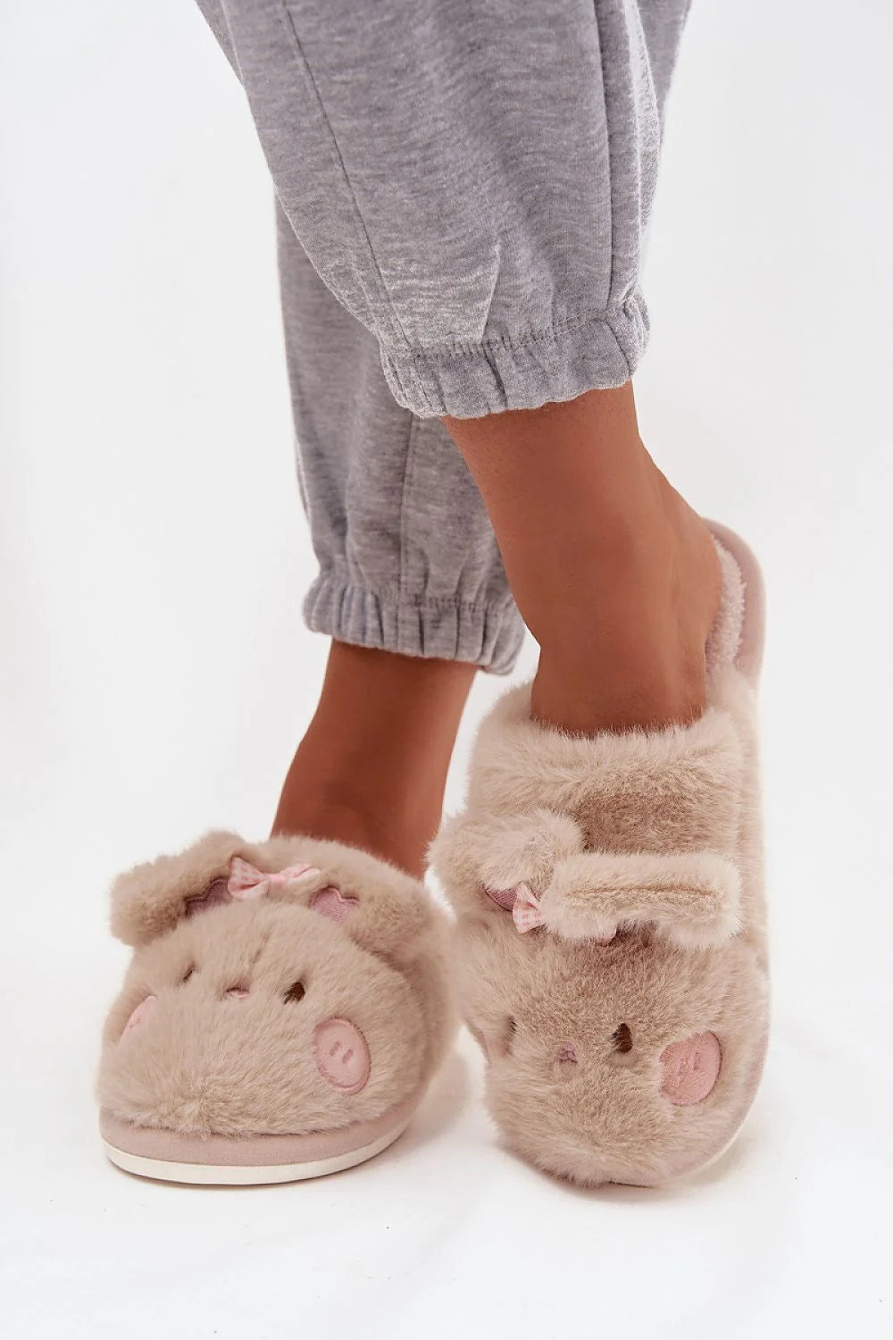 chaussons intérieur femme mules peluche fourrure veloutée doublure rembourrée chaleur confort semelle antidérapante plate bout rond oreilles décoratives nœud mignon