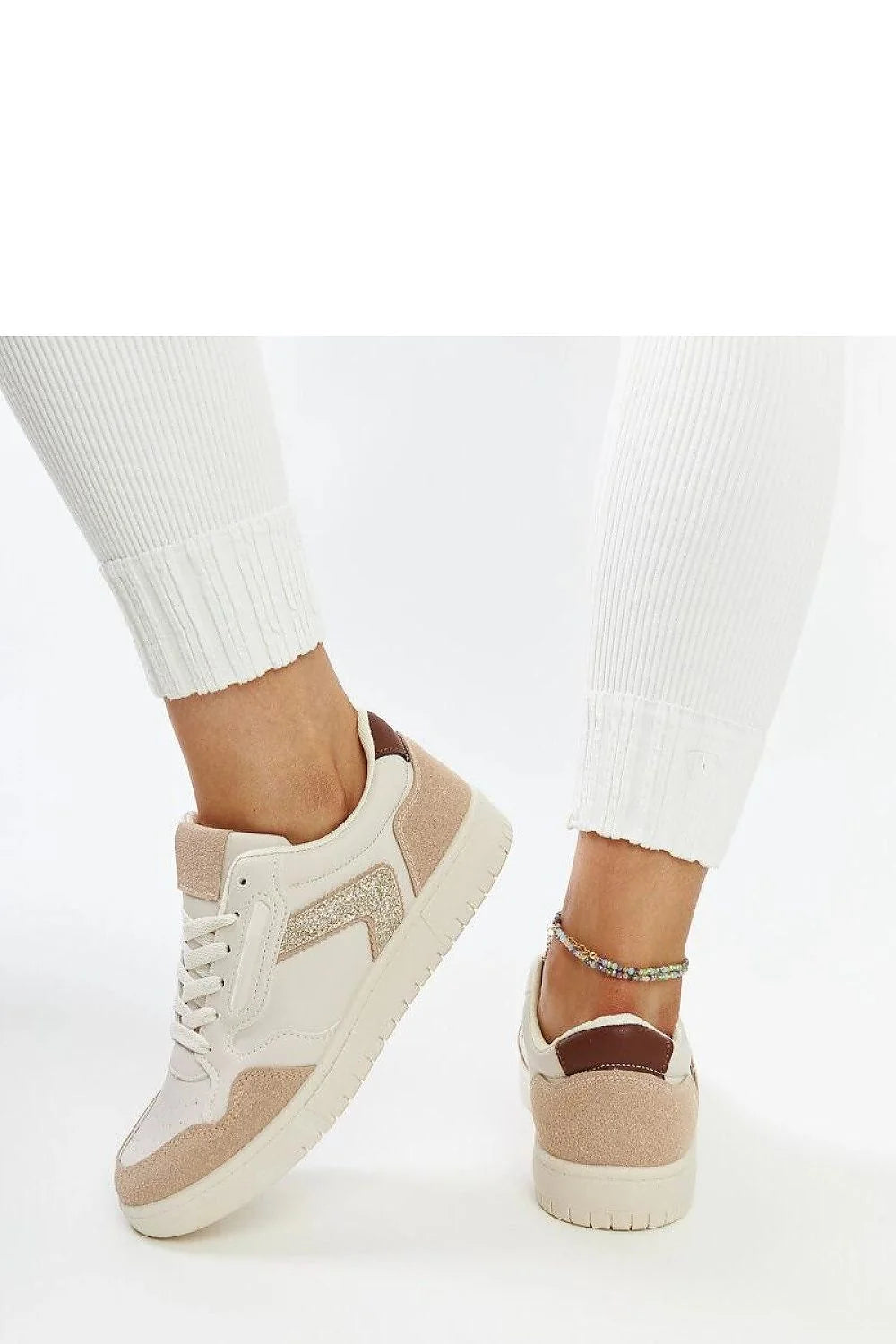 baskets femmes basses beige crème brocart cuir synthétique suède pailleté discret lacées bout rond semelle gomme épaisse rembourrées