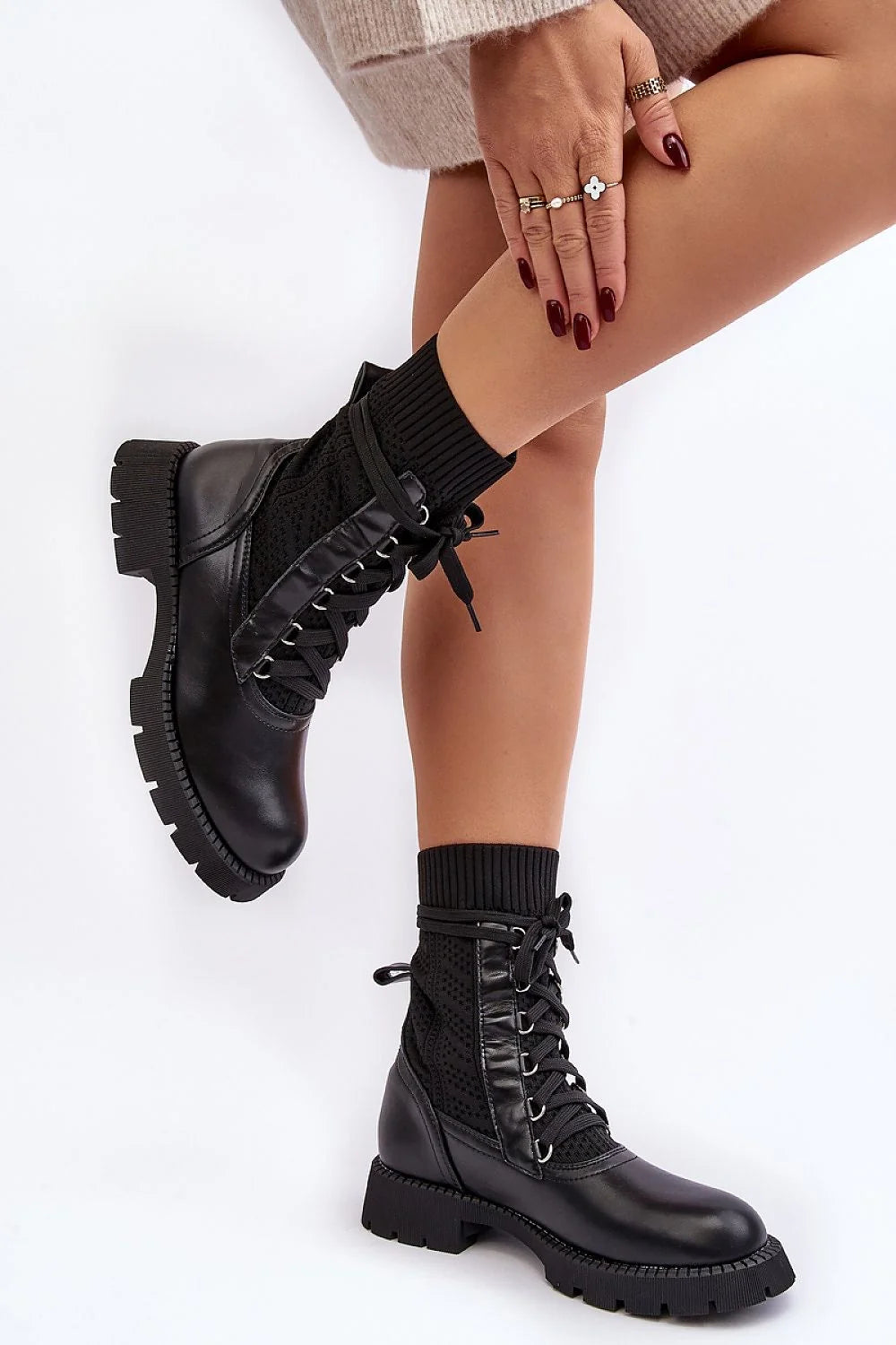 Bottines pour femmes design contemporain cuir écologique textile plateforme talon plat lacets métalliques occasion quotidienne