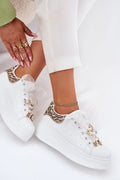 baskets femme similicuir blanc matelassé col impriméléopard lacets organza perles breloques dorées plateforme épaisse semelle hauteur35mm confort contemporain casualchic