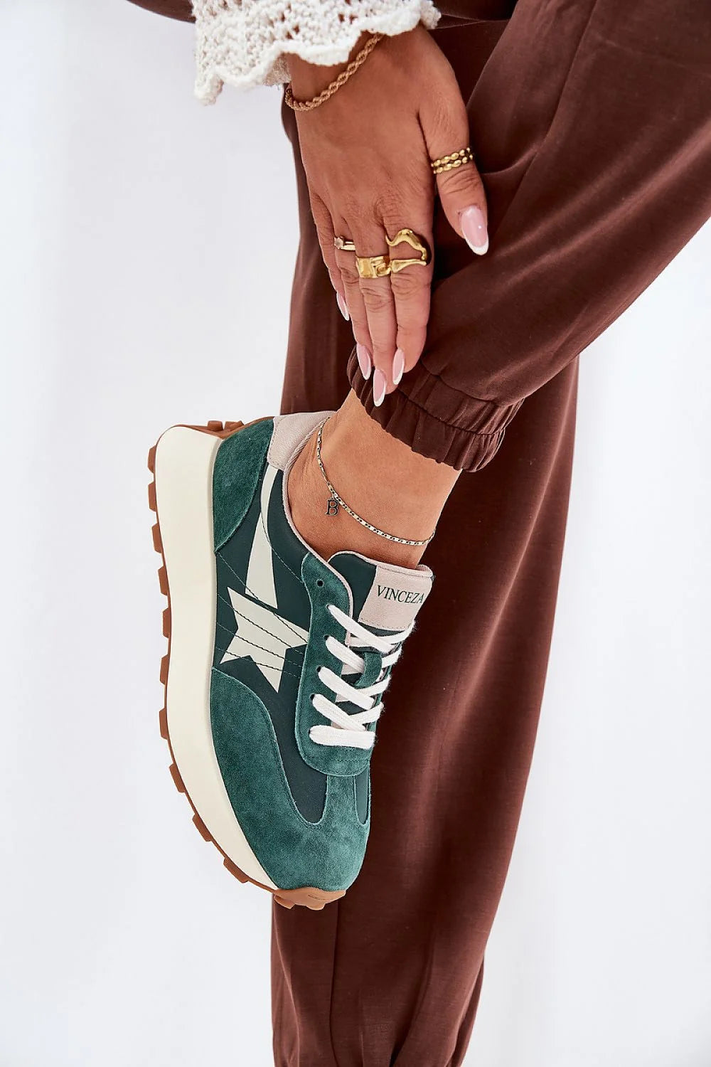 Chaussures de sport modernes pour femmes Vinceza baskets urbaines style casual couleur vert foncé avec accents blanc et beige confortable et durable