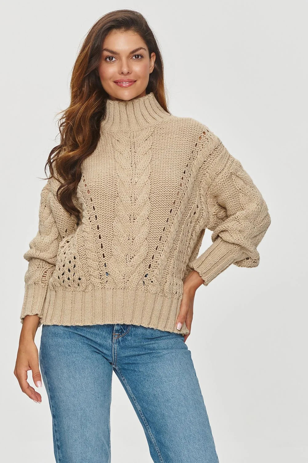 Pull femme col roulé maille épaisse motifs torsadés ajourés côtes manches longues coupe décontractée hiver automne beige neutre style intemporel