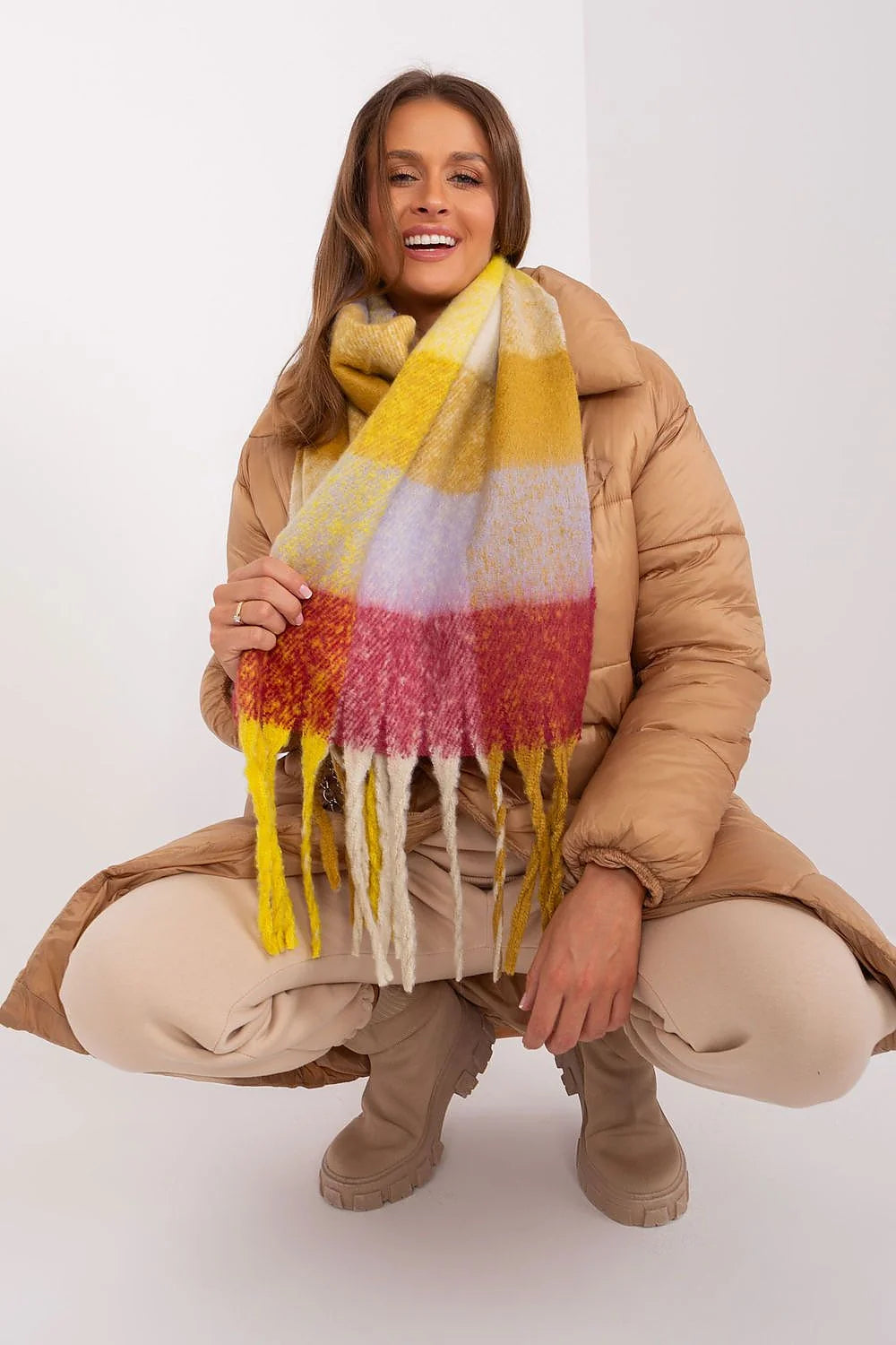 Écharpe à bandes colorées pour femme, polyester, franges, automne/hiver, accessoire mode, style moderne, longueur ample, polyvalent, chic, trendy, châle étoffé, look urbain, tenue élégante, fashion